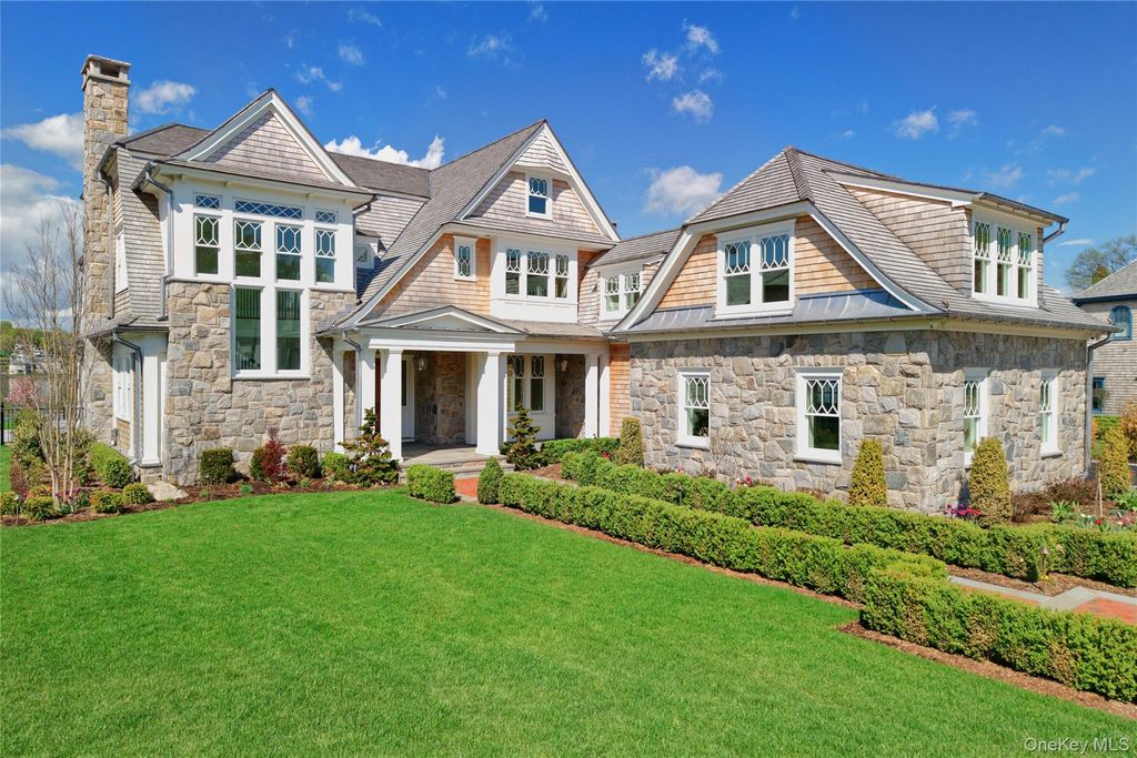 Photo of 71 Lake Road, Manhasset, NY 11030 (MLS # 984358)