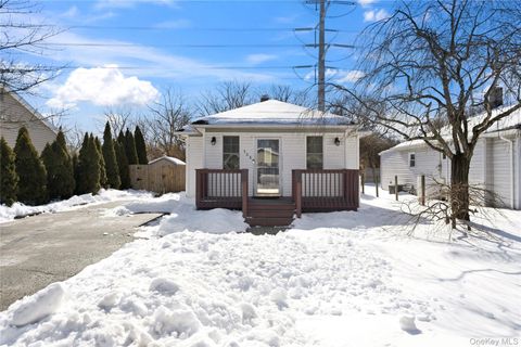Photo of 508 Michigan Street, Ronkonkoma, NY 11779 (MLS # 959826)