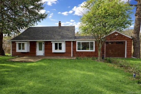 Homes For Rent - 24 Lindner Place<br/> Smithtown, NY 11787