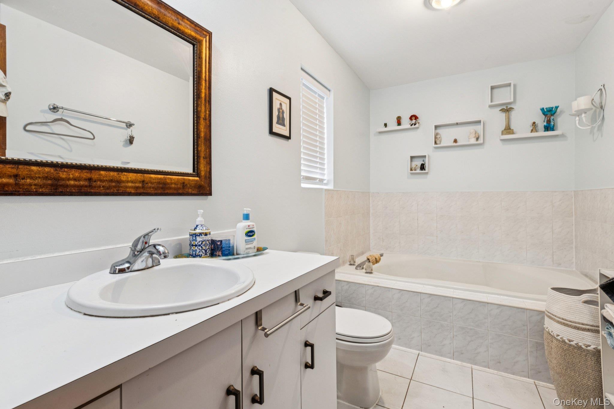 Long Beach, New York 11561, United States, 6 Bedrooms Bedrooms, ,4 BathroomsBathrooms,Residential,Active,190656