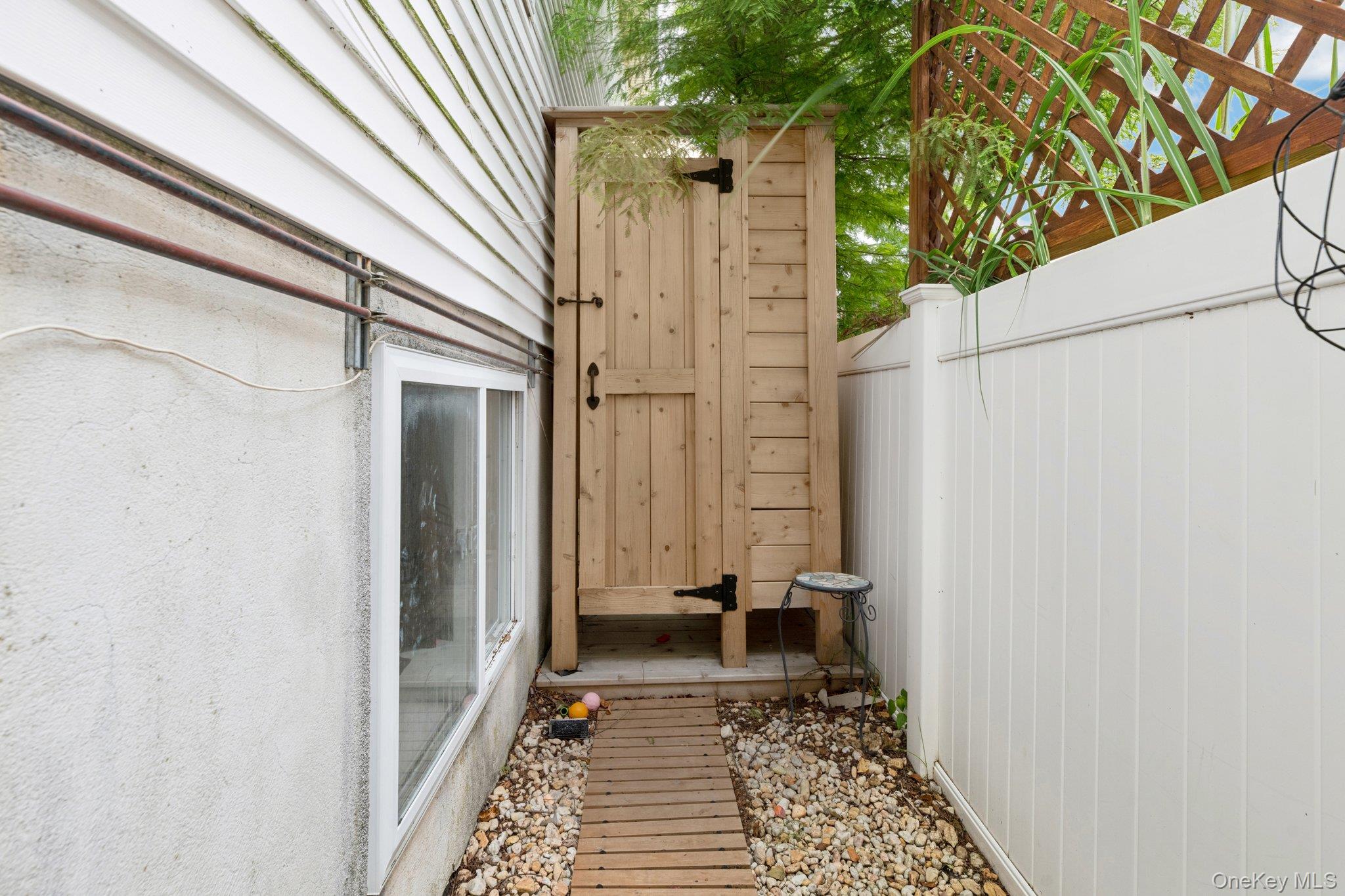 Long Beach, New York 11561, United States, 6 Bedrooms Bedrooms, ,4 BathroomsBathrooms,Residential,Active,190656