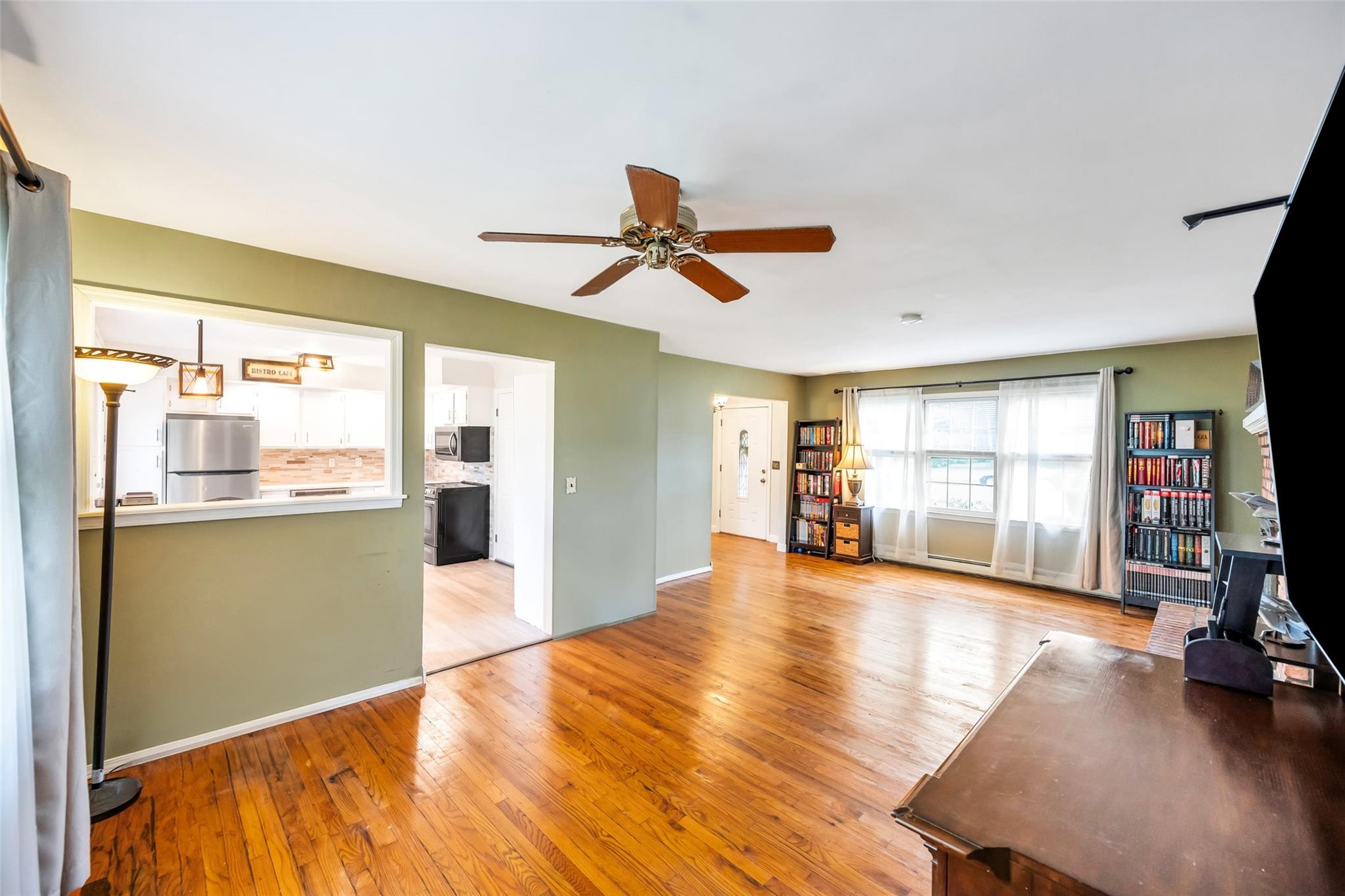 301 Maple Avenue, Patchogue, New York image 5