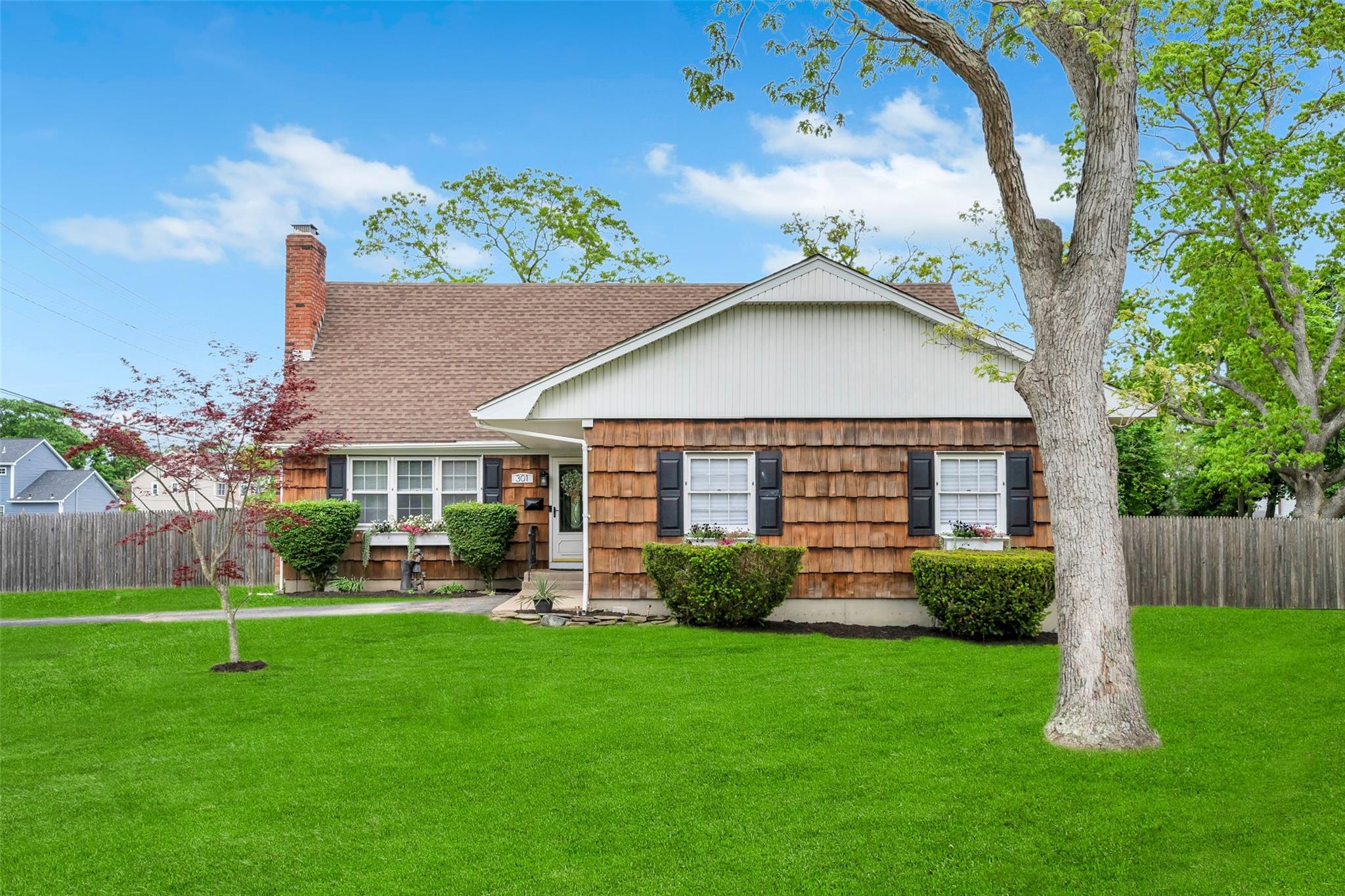 301 Maple Avenue, Patchogue, New York image 1