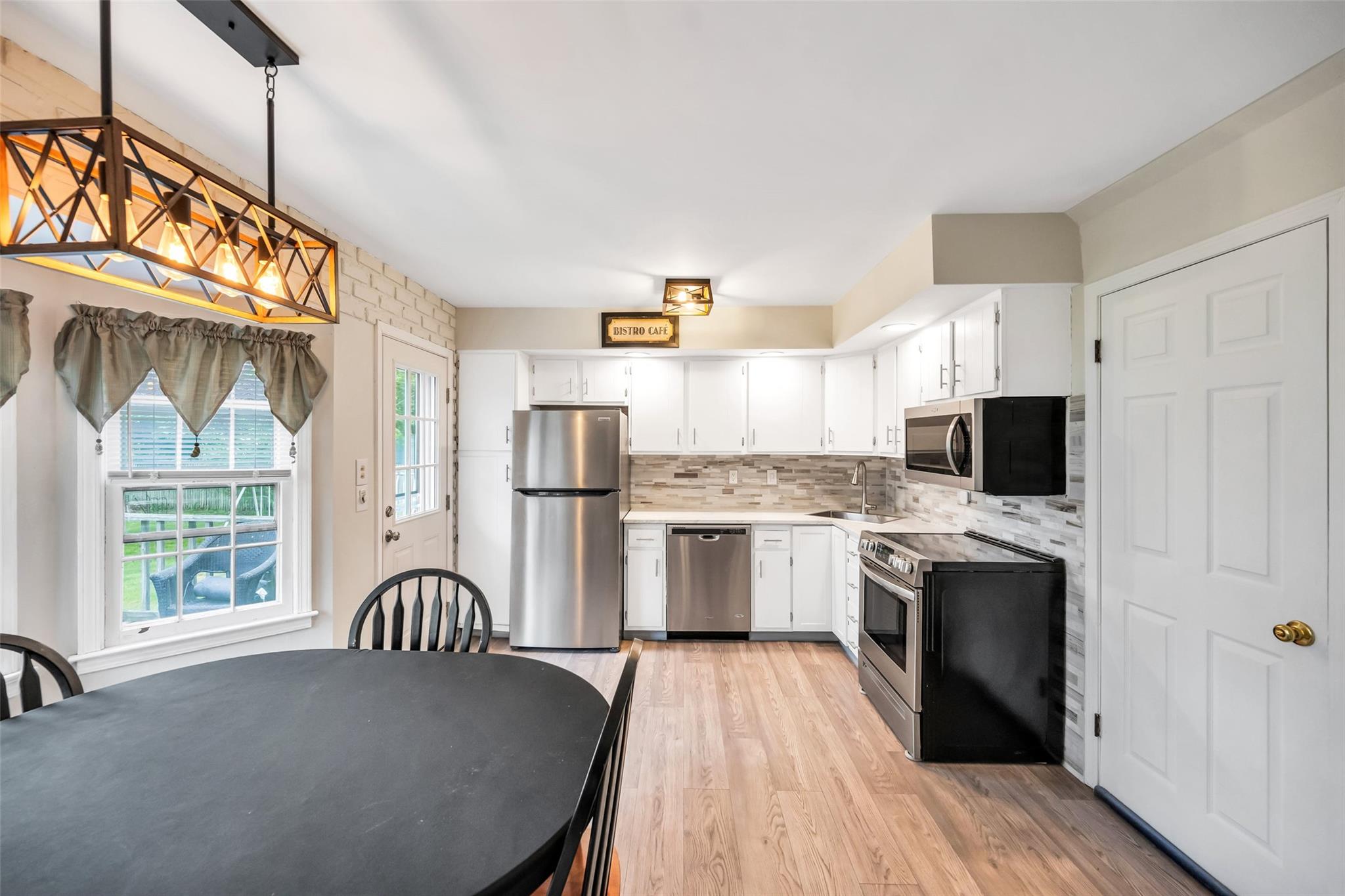 301 Maple Avenue, Patchogue, New York image 10