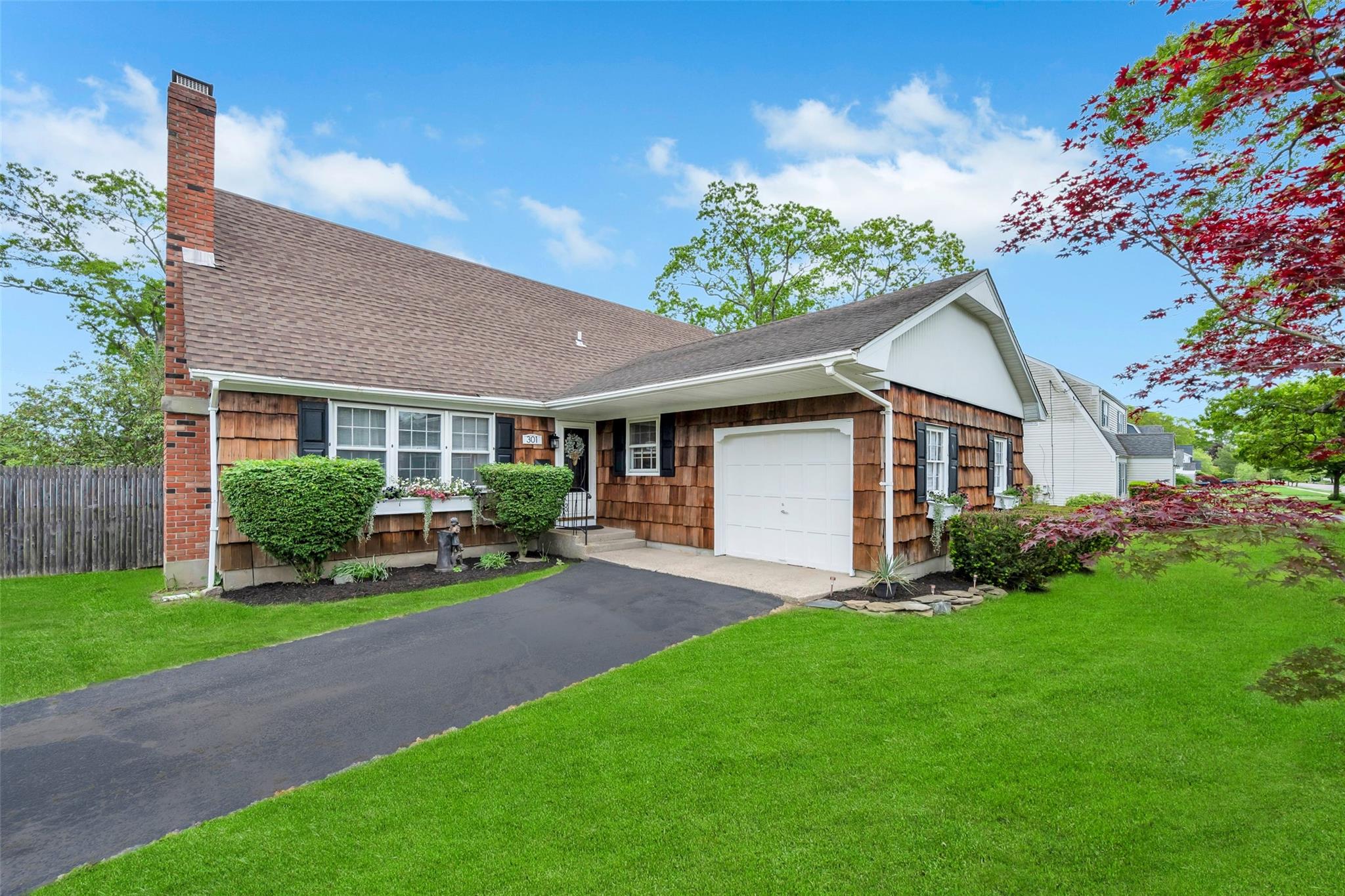 301 Maple Avenue, Patchogue, New York image 2