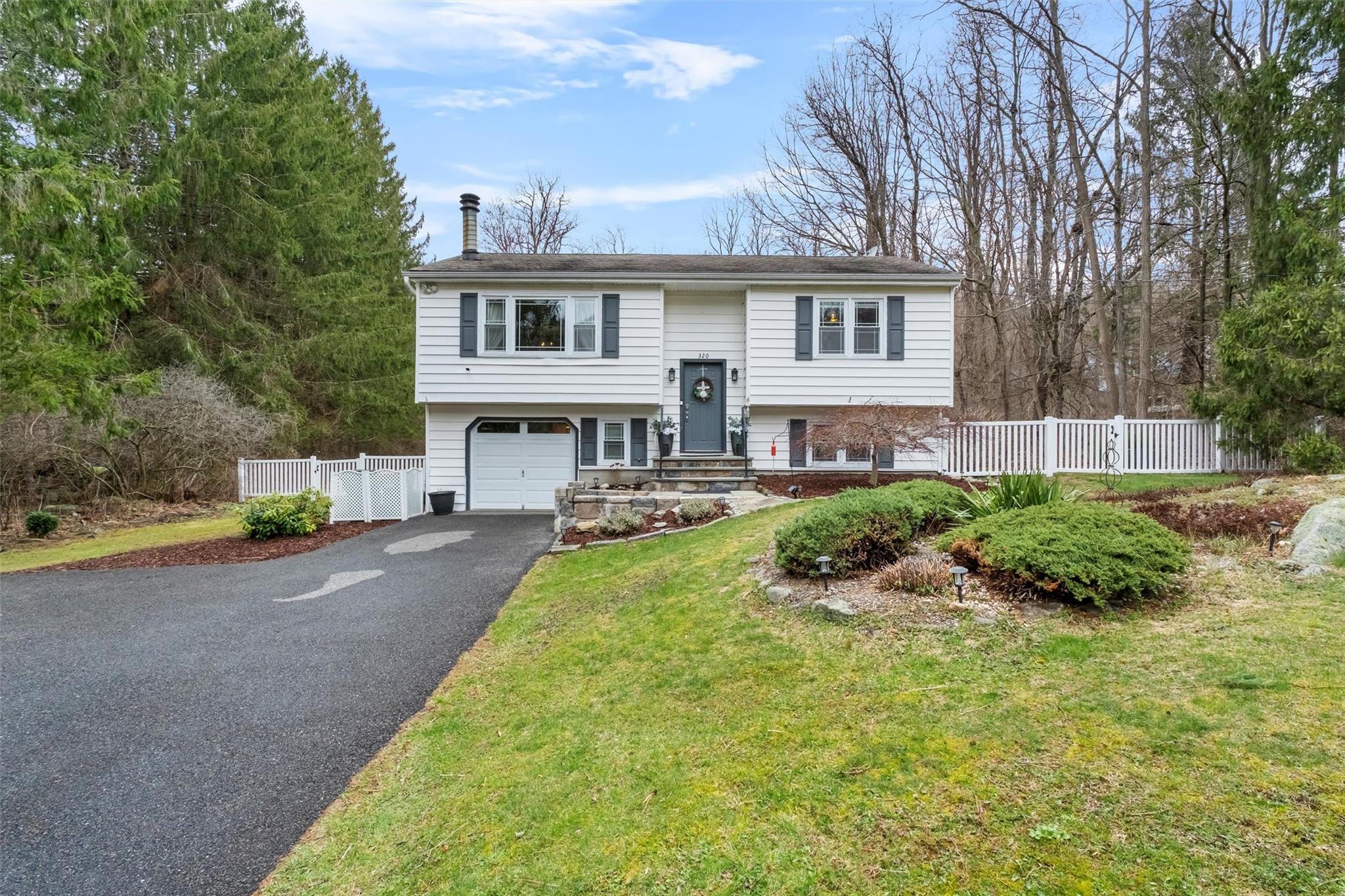 White Pond Road, Stormville, New York - 3 Bedrooms  
2 Bathrooms  
6 Rooms - 