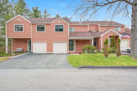 Condo For Sale - 4 Meadow Way<br/> Dutchess County, Hopewell Junction, NY 12533