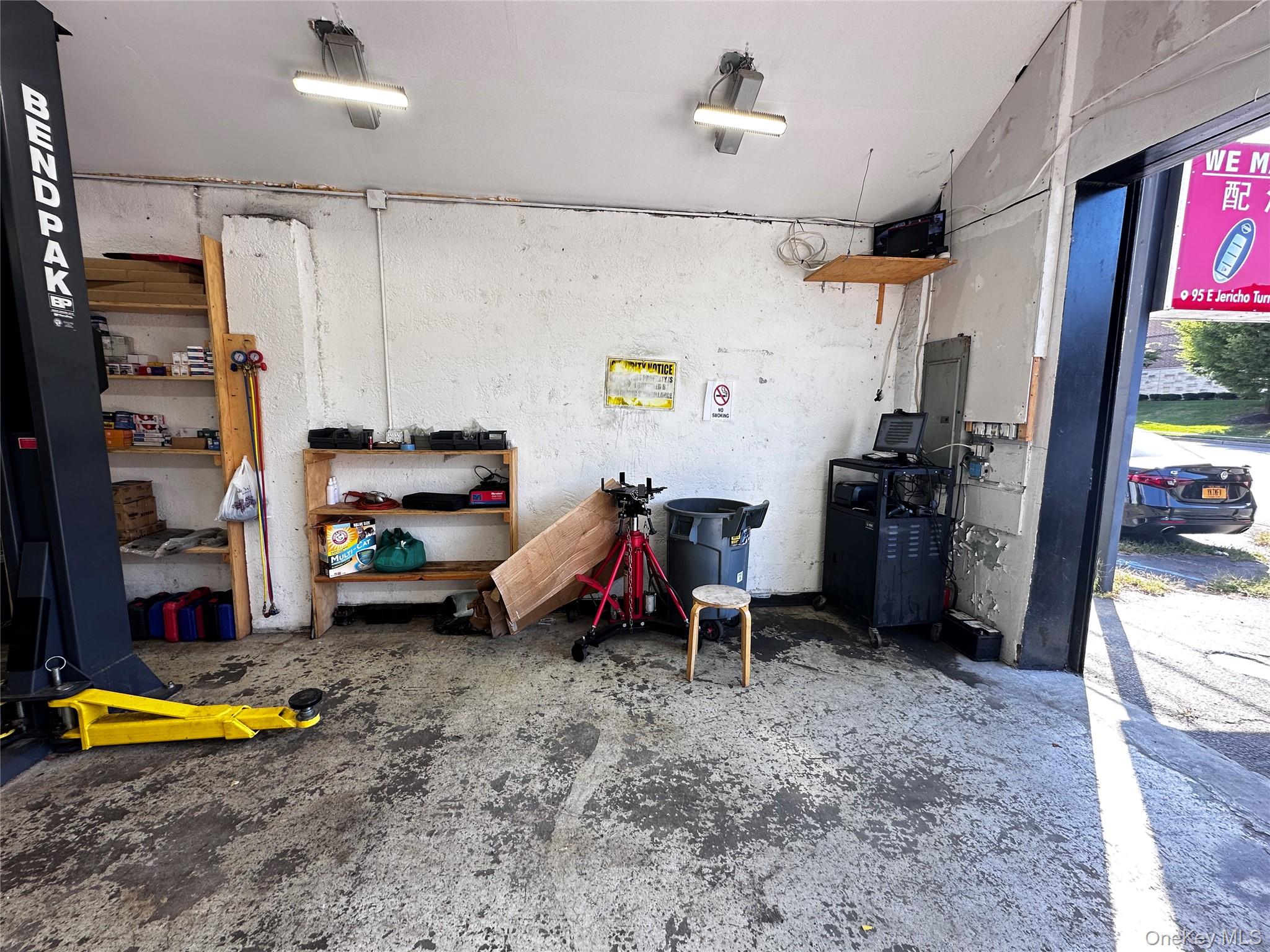 95 E Jericho Turnpike