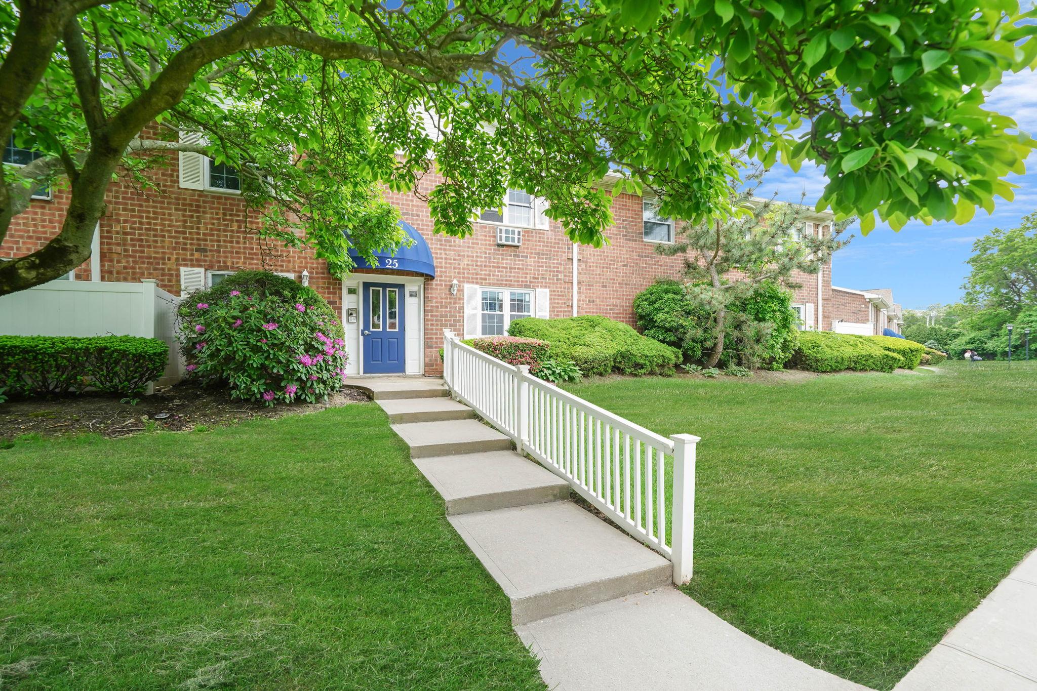 460 Old Town Road Rd #25N, Port Jefferson Station, New York image 2
