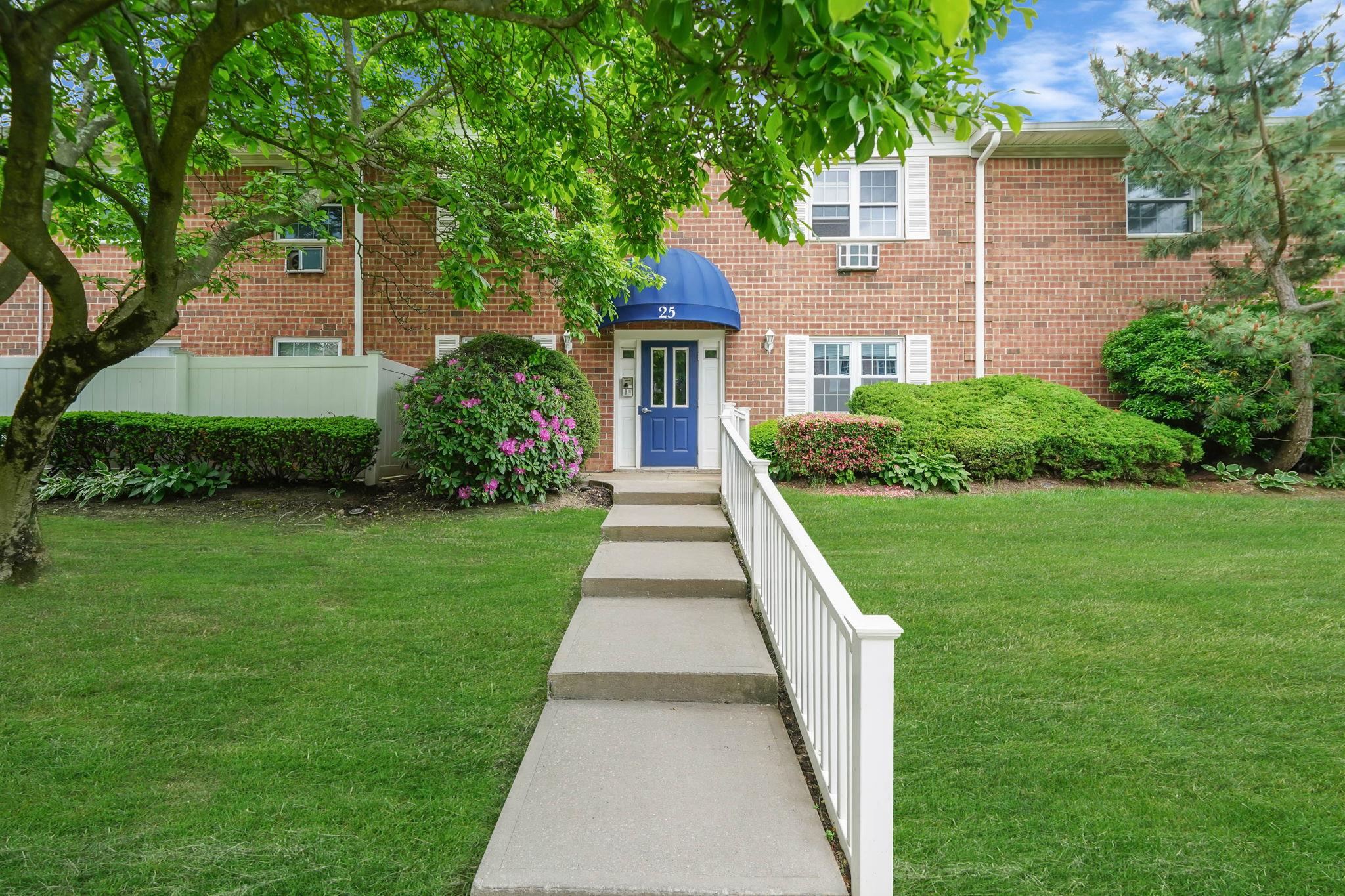 460 Old Town Road Rd #25N, Port Jefferson Station, New York image 1