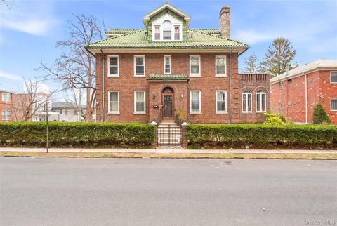 128 Parkway N Yonkers NY 10704