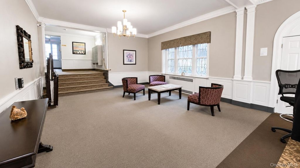 Photo of 84-49 168th Street #2V, Jamaica Hills, NY 11432 (MLS # 1019965)