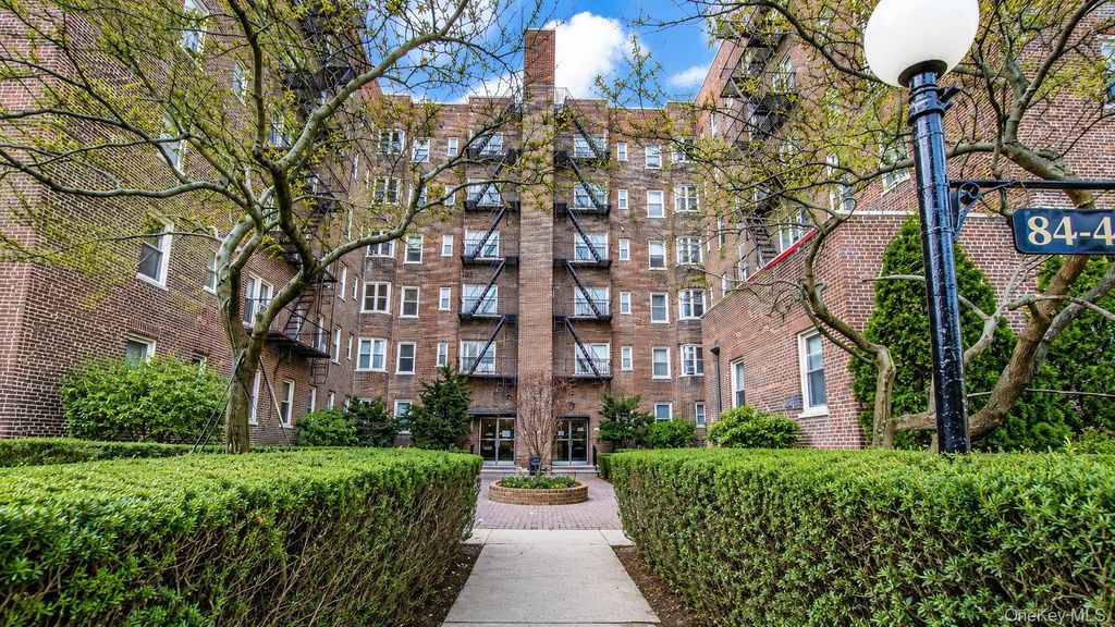 Photo of 84-49 168th Street #2V, Jamaica Hills, NY 11432 (MLS # 1019965)