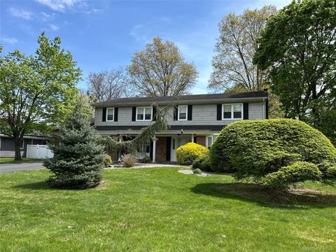 Homes For Sale - 6 Harton Court<br/> East Northport, NY 11731