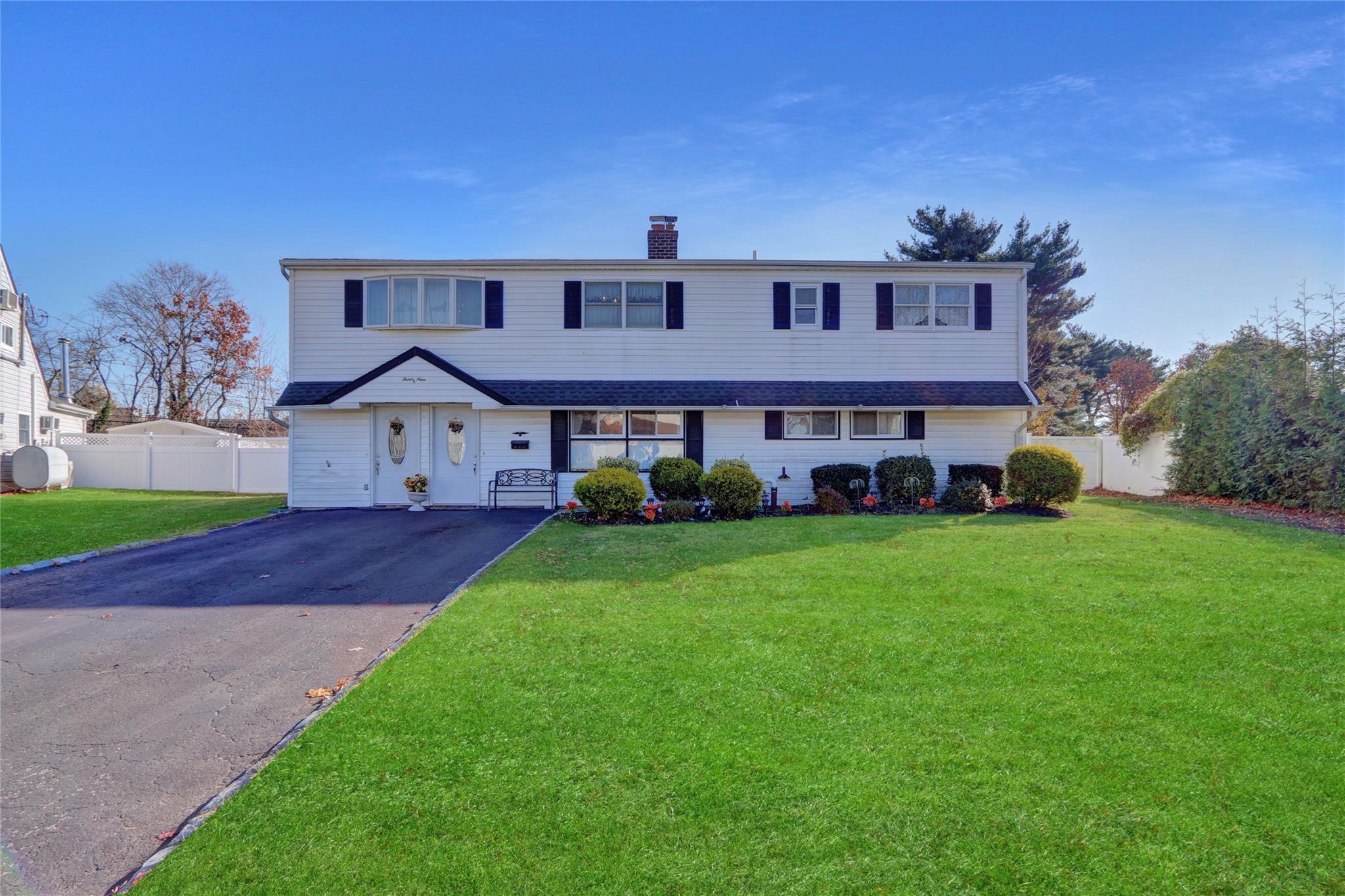 39 Springtime Lane, Levittown, New York image 3