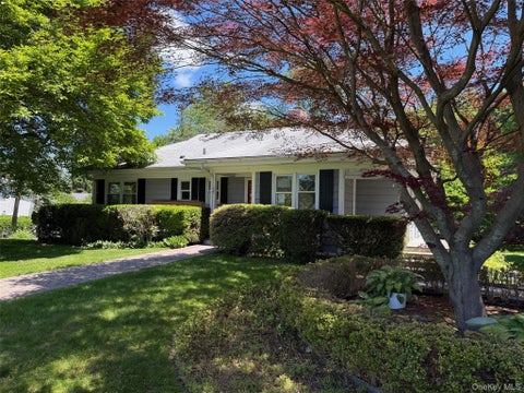 Homes For Sale - 135 Worthington Road<br/> White Plains, NY 10607
