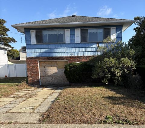 Photo of 65 Florida Avenue, Island Park, NY 11558 (MLS # 927519)
