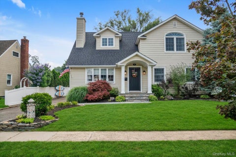 Homes For Sale - 15 James Avenue<br/> East Norwich, NY 11732