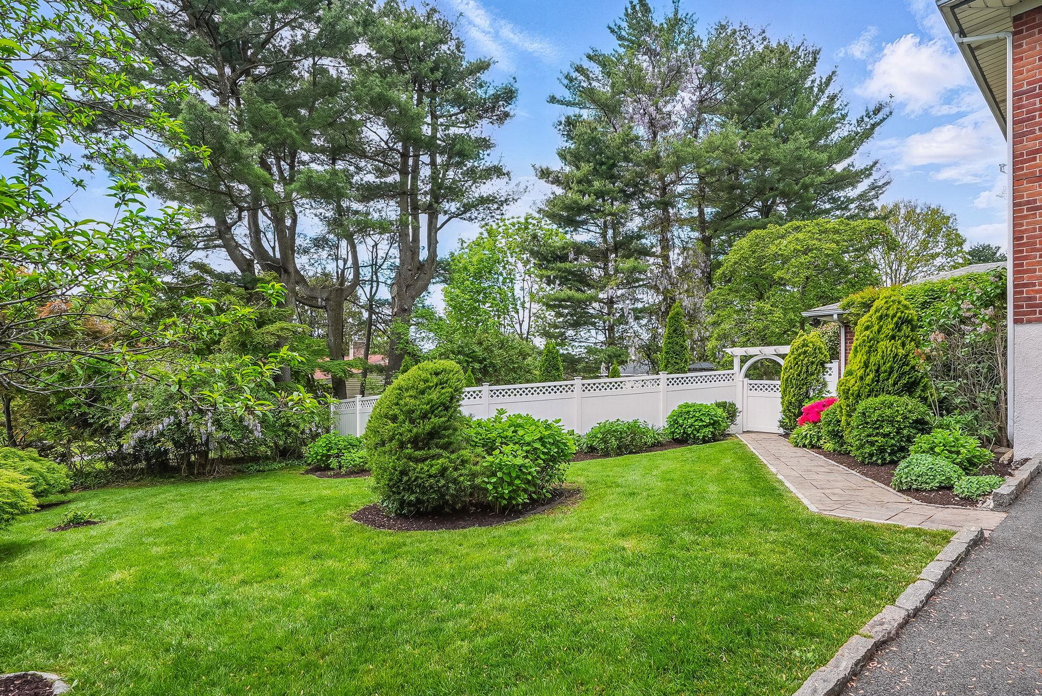 4 Sylvan Road, White Plains, New York image 26