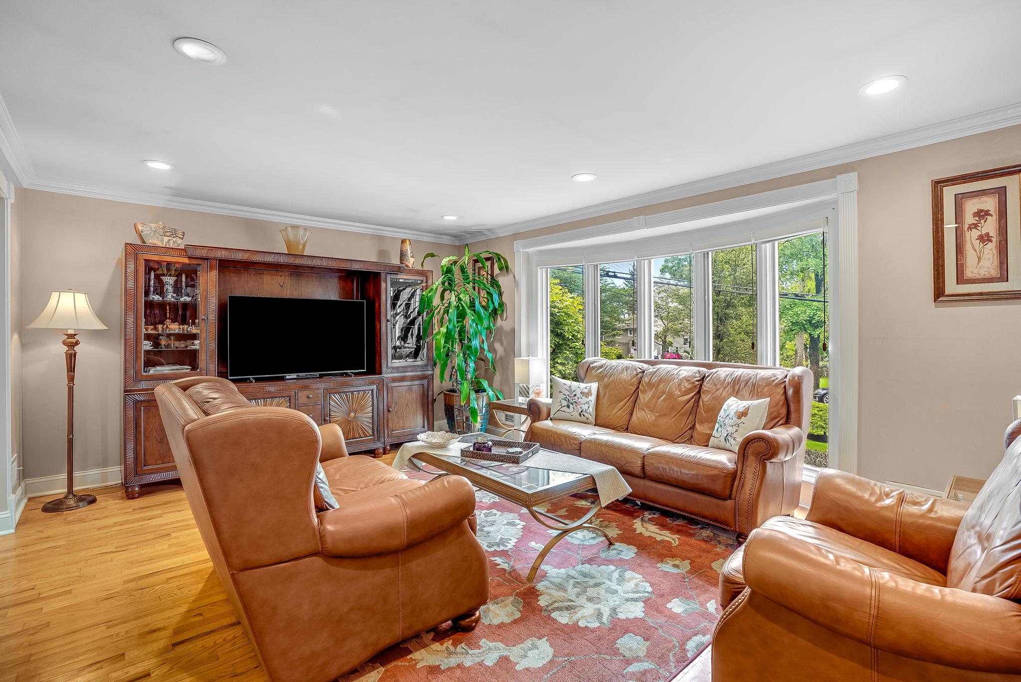 4 Sylvan Road, White Plains, New York image 2