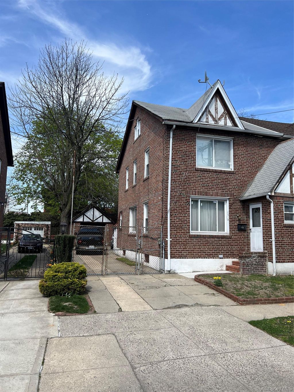 Photo of 117-18 Nashville Blvd Blvd, Cambria Heights, NY 11411 (MLS # 987977)