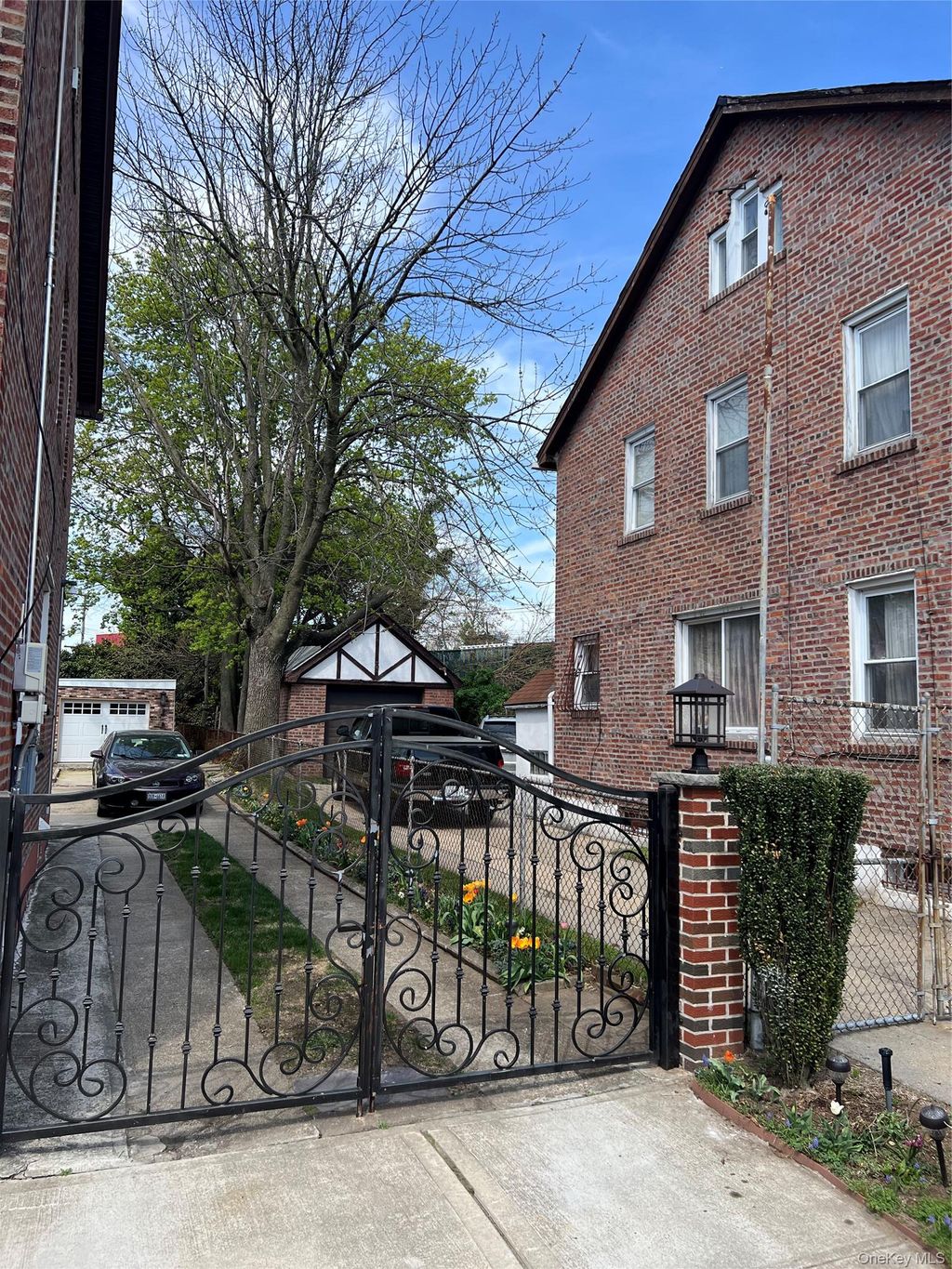 Photo of 117-18 Nashville Blvd Blvd, Cambria Heights, NY 11411 (MLS # 987977)