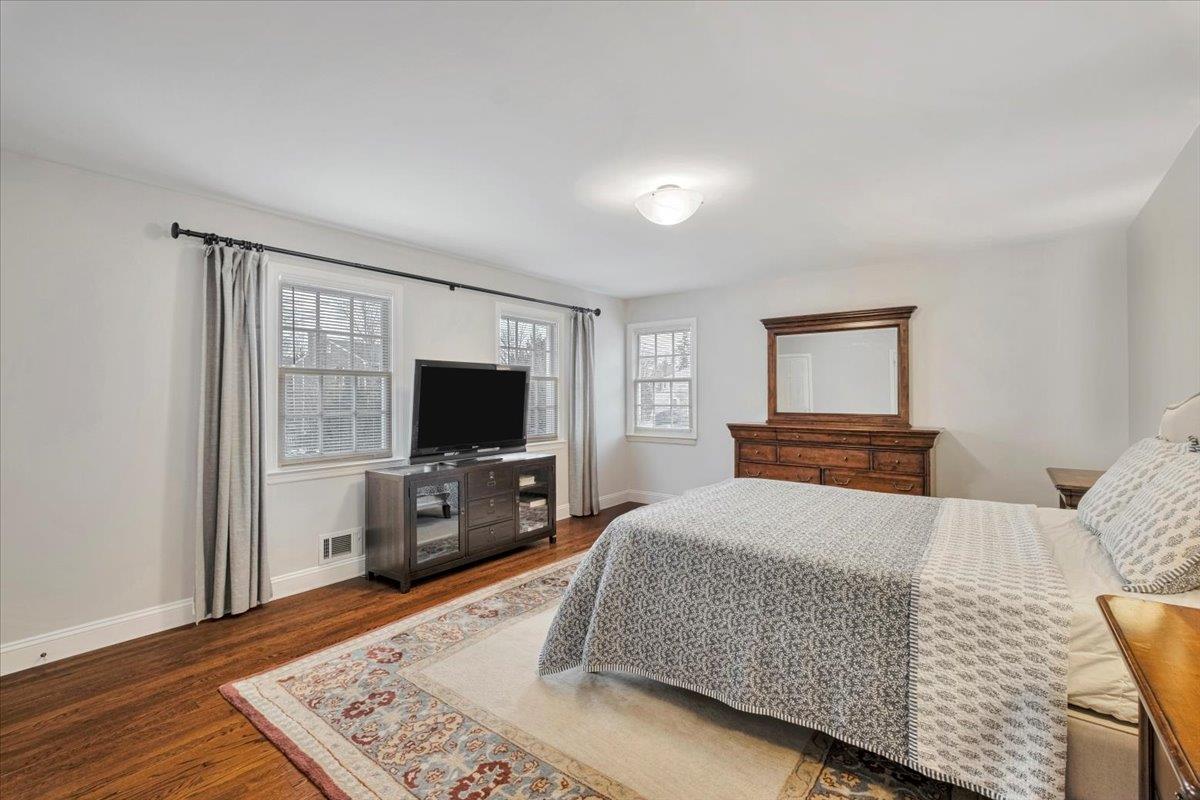 15 Milford Drive, White Plains, New York image 14