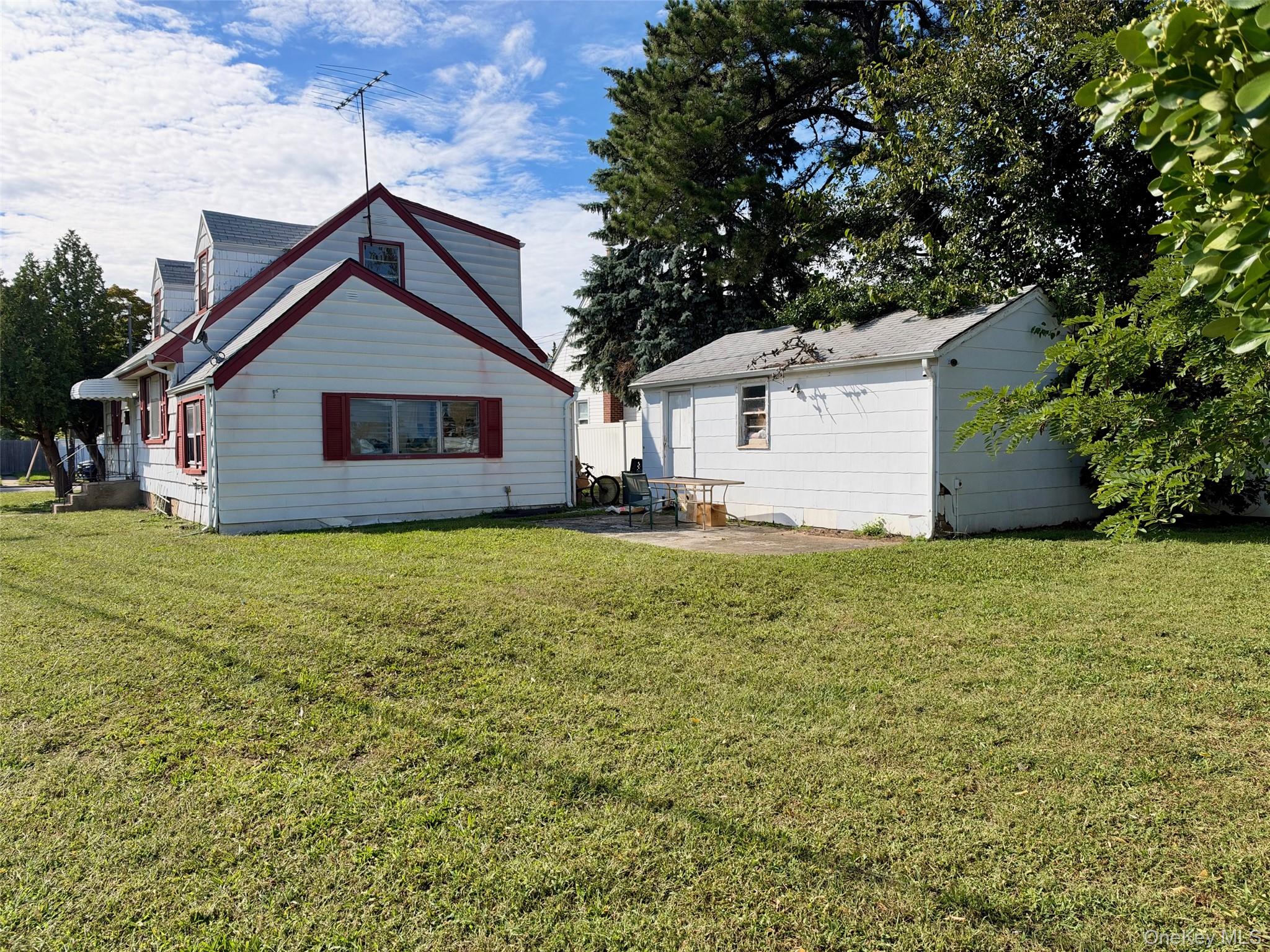 306 W Old Country Road