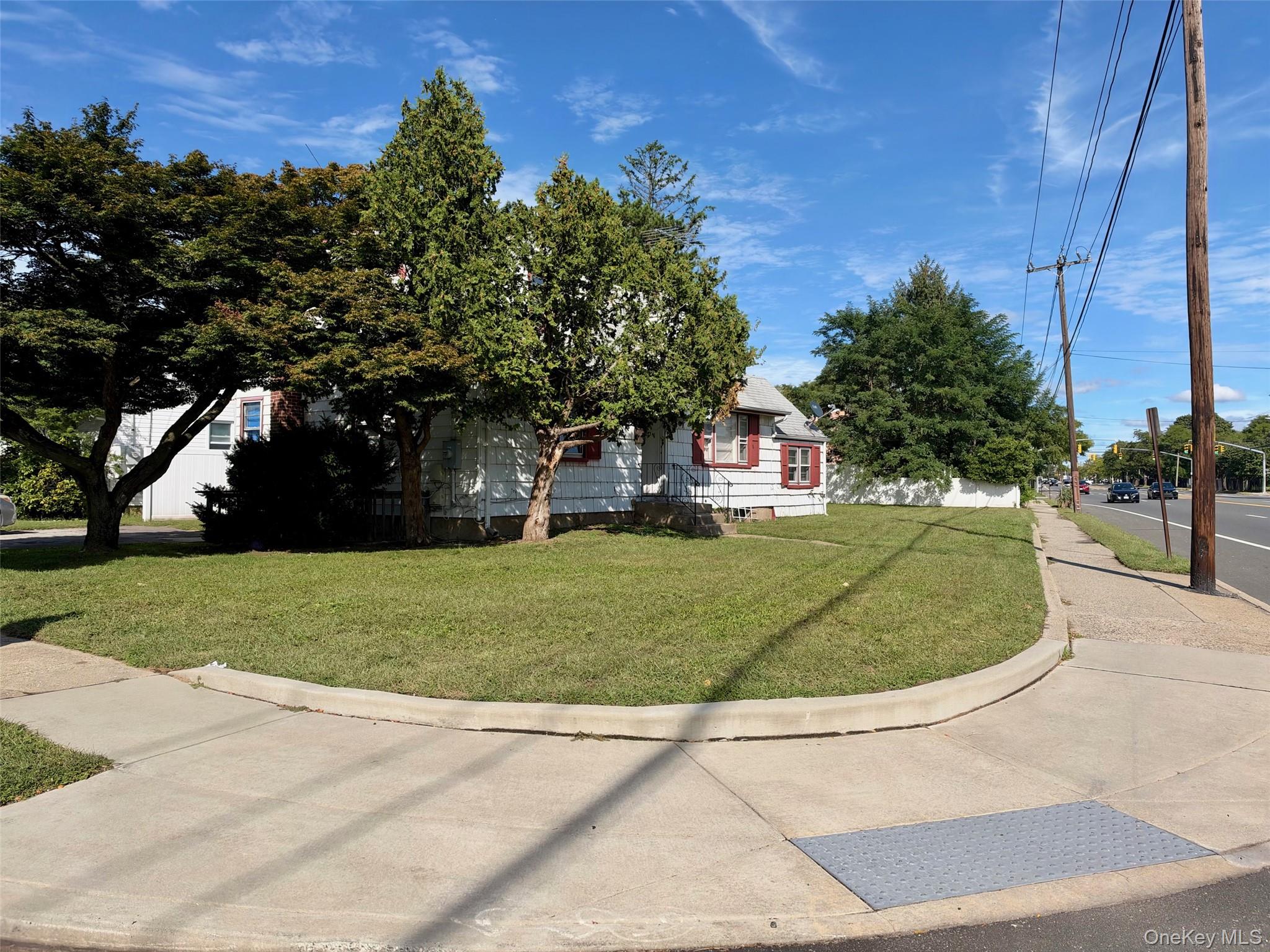 306 W Old Country Road