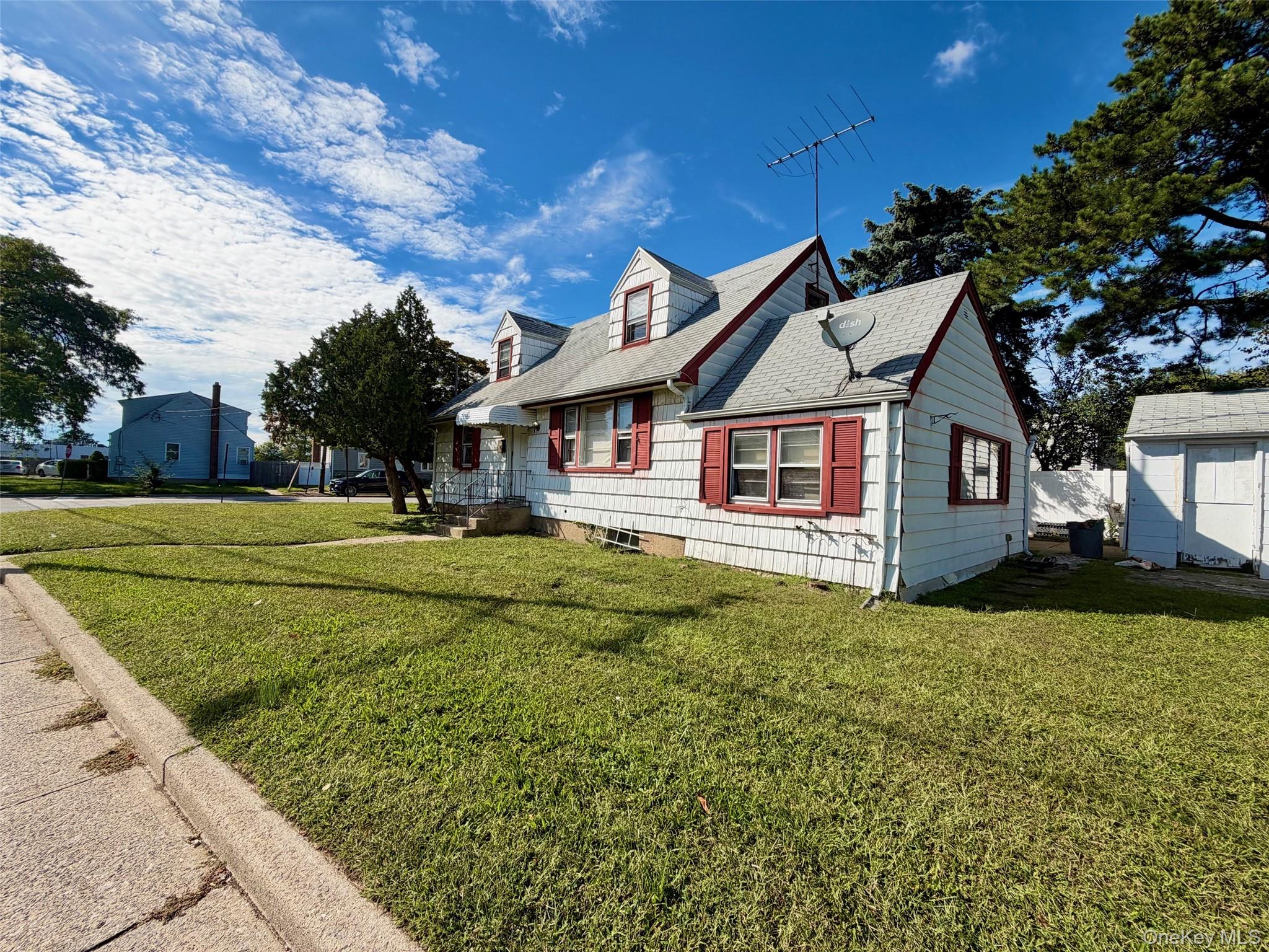 306 W Old Country Road