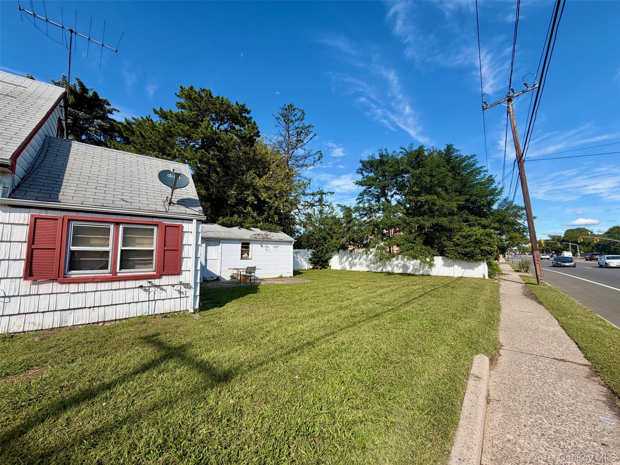 306 W Old Country Road