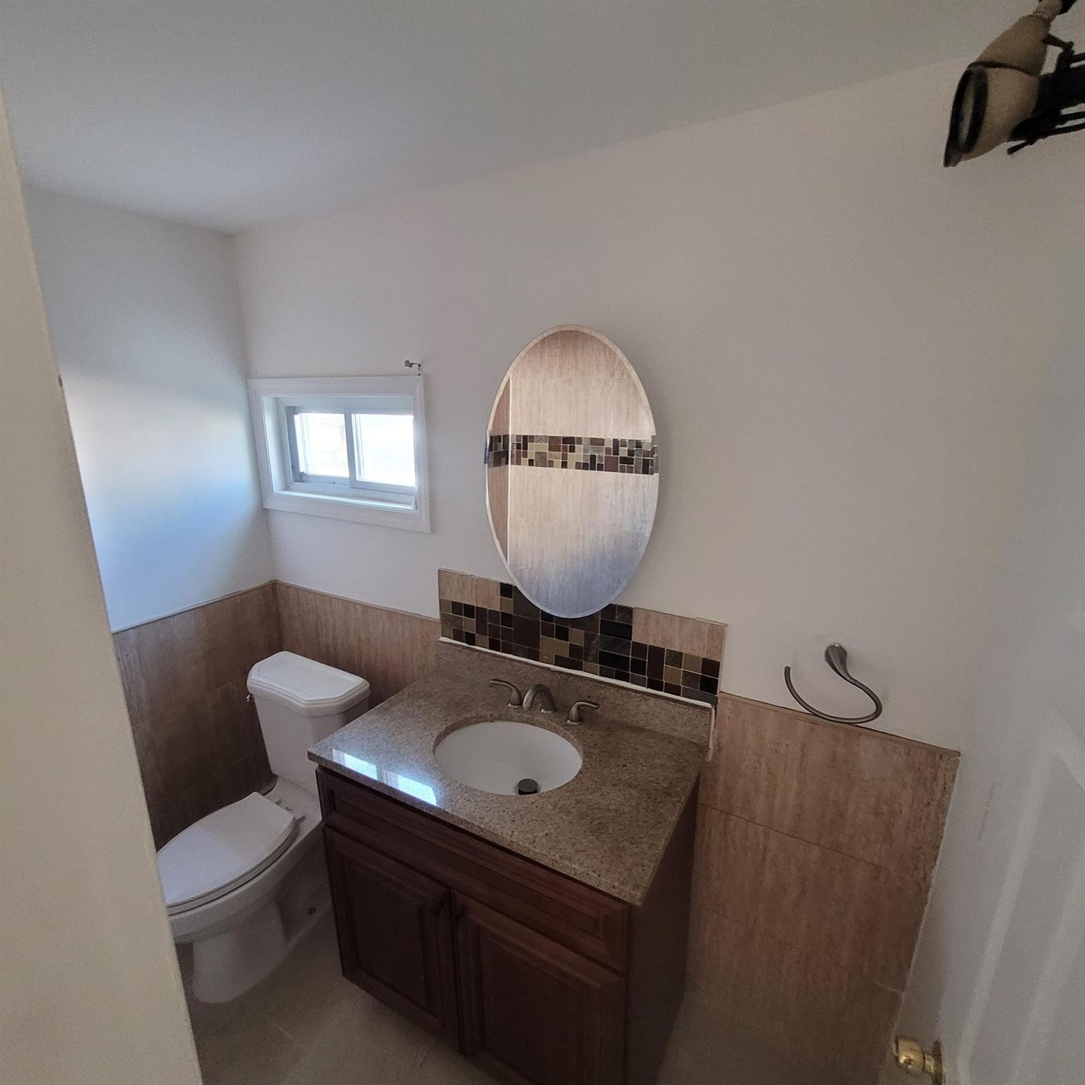 52 Columbus Boulevard, Amityville, New York image 8