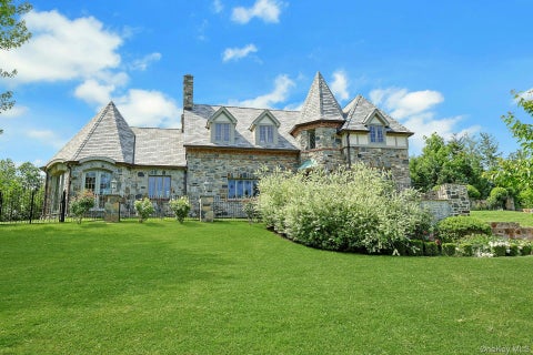 Homes For Rent - 77 Deerhurst Road<br/> Westchester County, Scarsdale, NY 10583