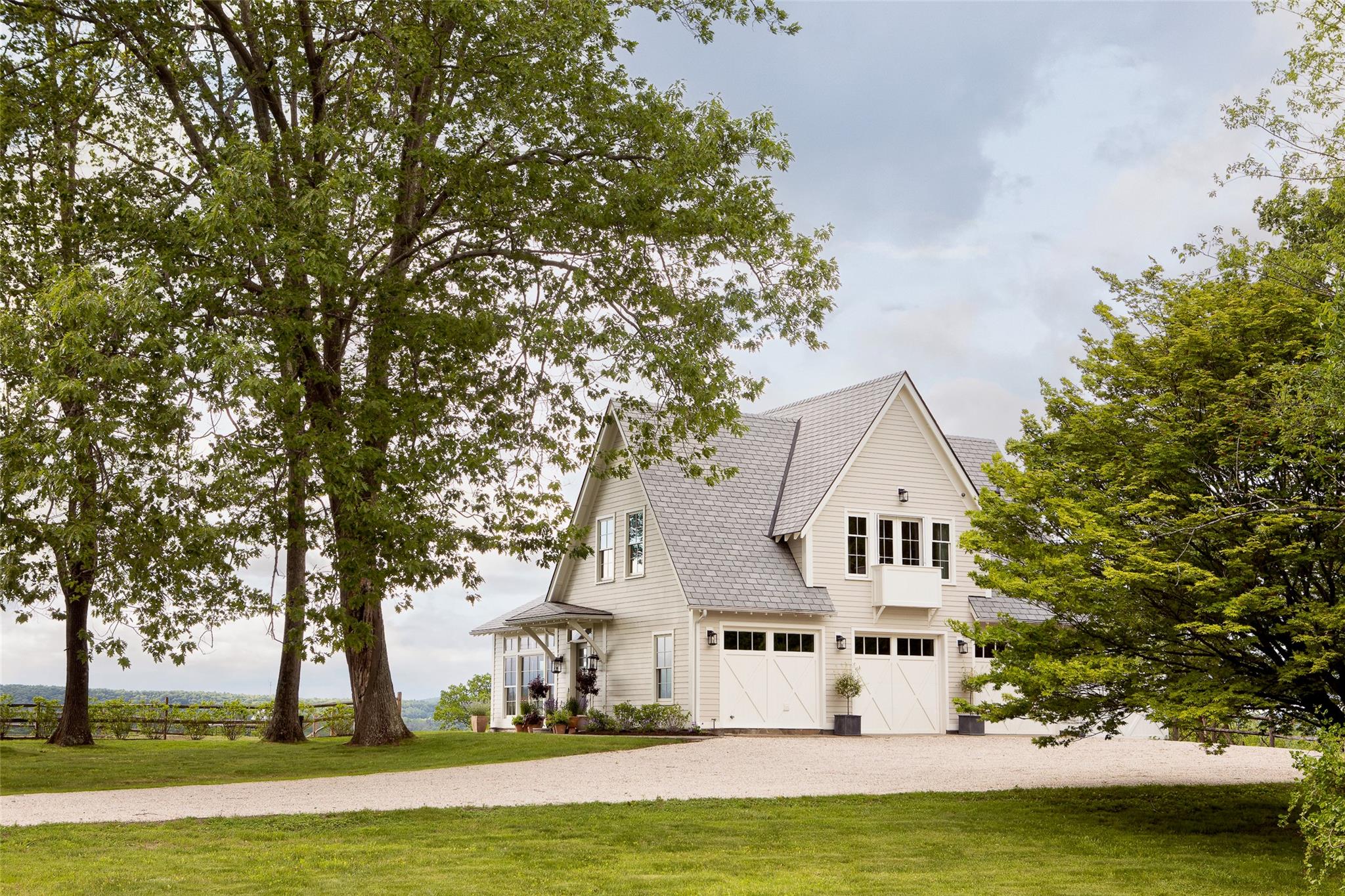 Sunset Circle, Germantown, New York - 2 Bedrooms  
3 Bathrooms  
8 Rooms - 