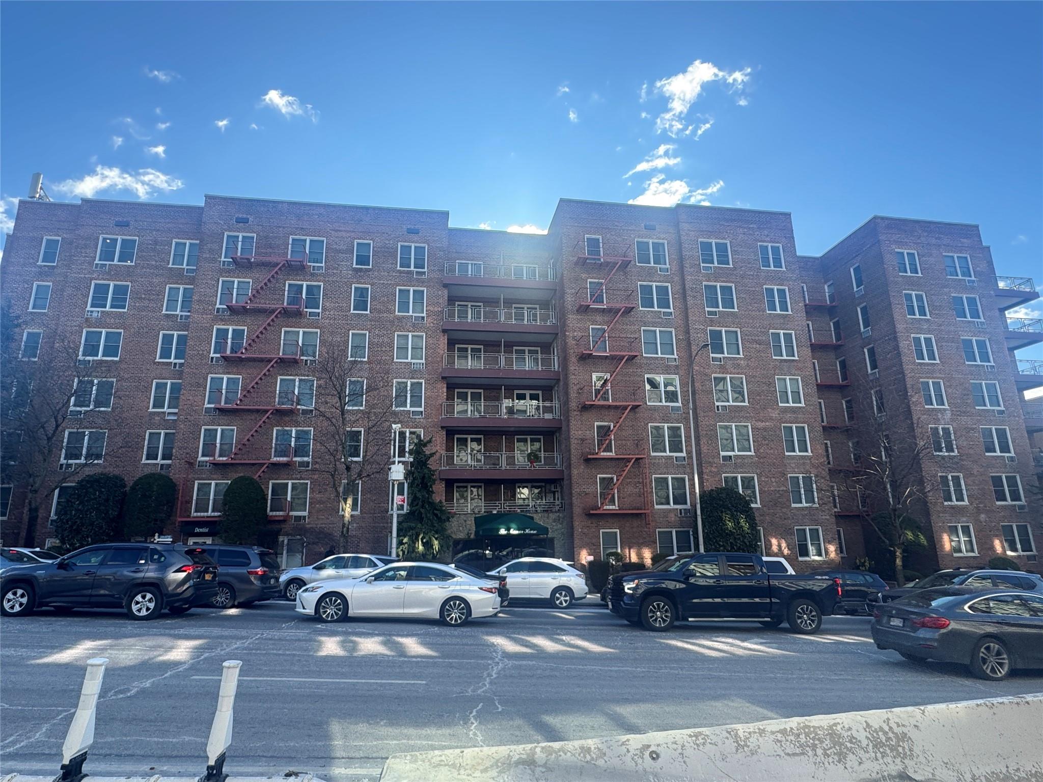 241-20 Northern Blvd #6H, Douglaston, New York image 2