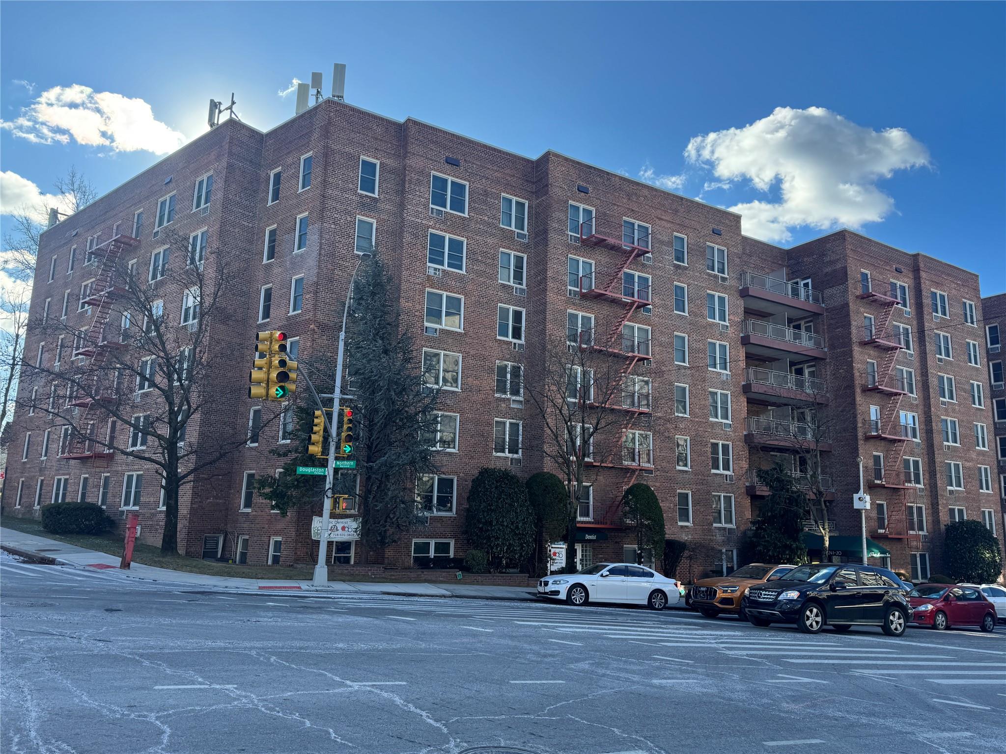 241-20 Northern Blvd #6H, Douglaston, New York image 4