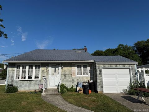 Homes For Sale - 5 Lion Lane<br/> North Babylon, NY 11703