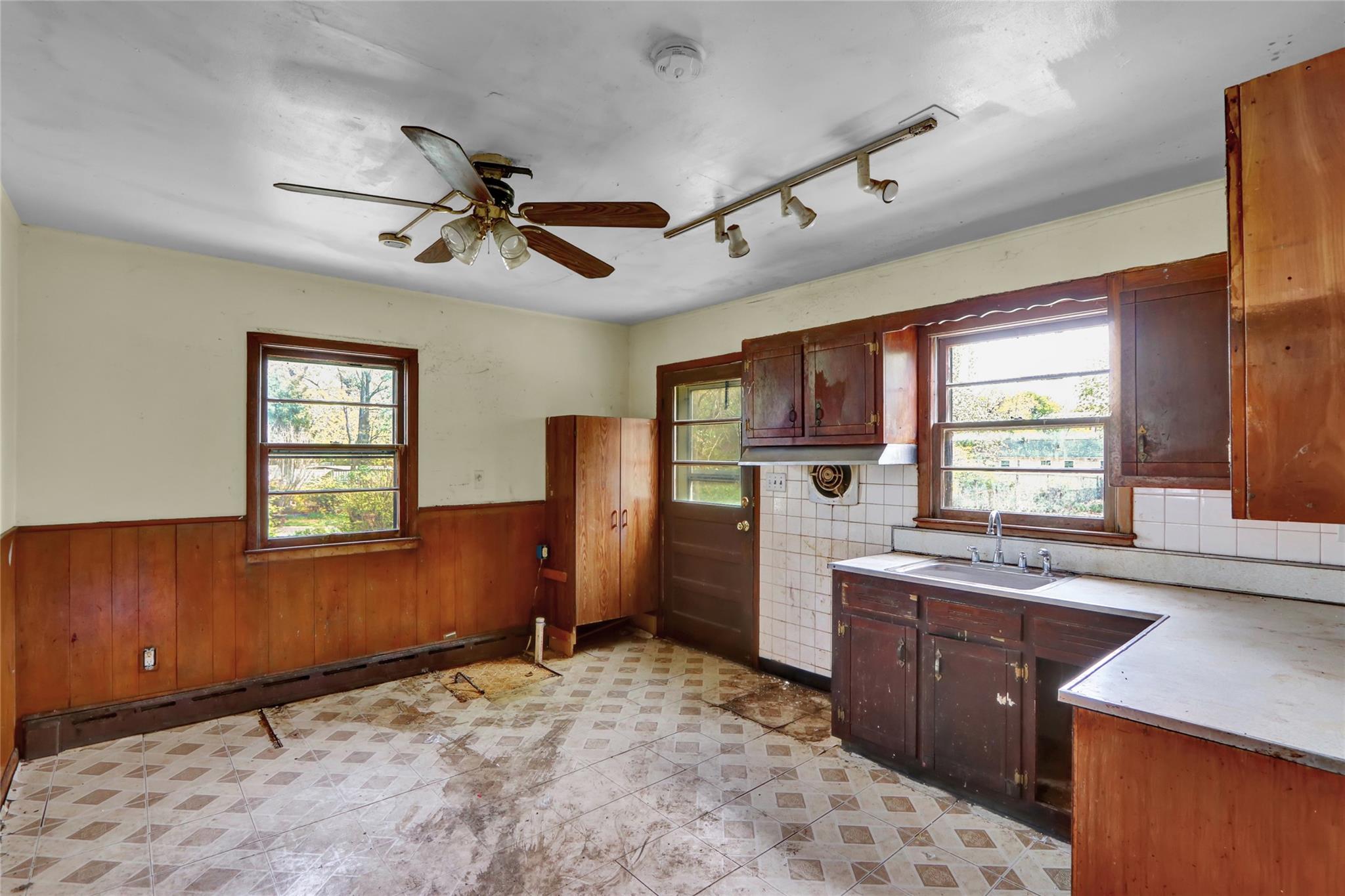 1707 N Gardiner Drive, Bay Shore, New York image 6