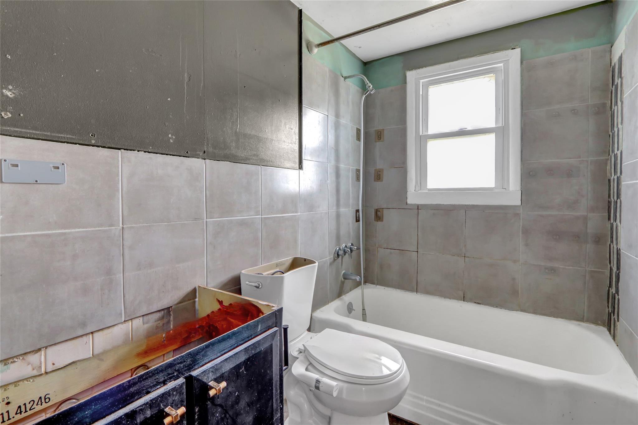 1707 N Gardiner Drive, Bay Shore, New York image 13