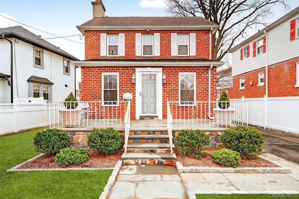 Photo of 3334 Country Club Road, Bronx, NY 10465 (MLS # 1054478)