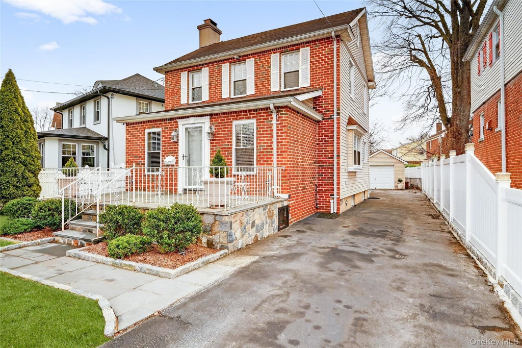 Photo of 3334 Country Club Road, Bronx, NY 10465 (MLS # 1054478)