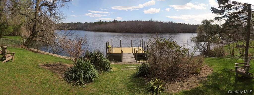 Photo of 1375 W Main Street, Riverhead, NY 11901 (MLS # 944406)