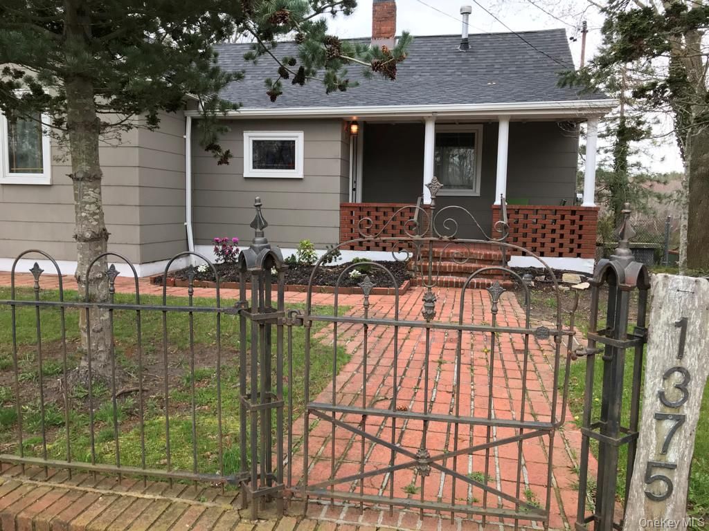 Photo of 1375 W Main Street, Riverhead, NY 11901 (MLS # 944406)