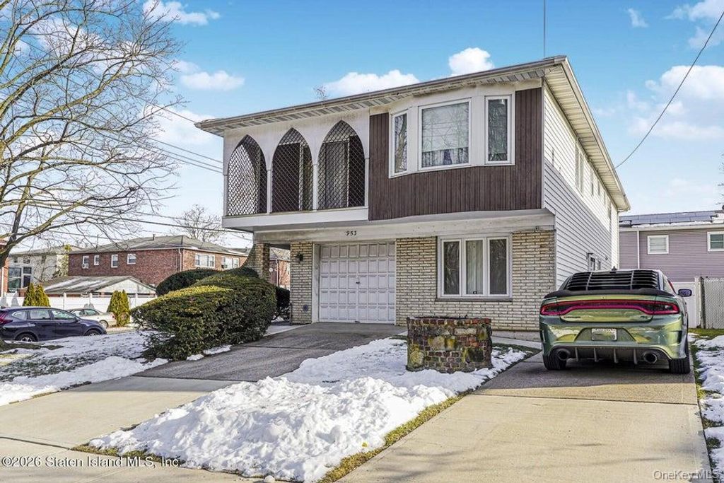 Photo of 953 Forest Hill Road, Staten Island, NY 10314 (MLS # 951326)