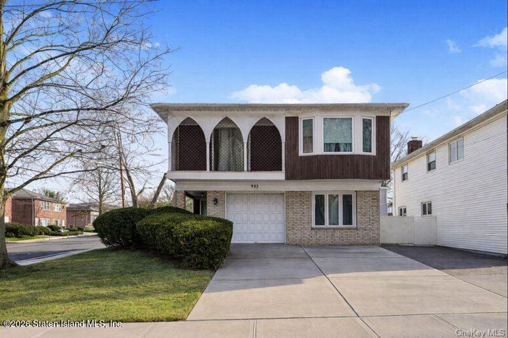 Photo of 953 Forest Hill Road, Staten Island, NY 10314 (MLS # 951326)