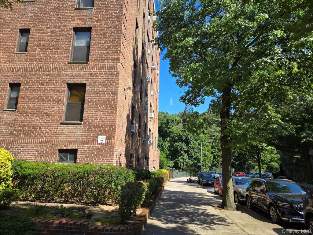 Photo of 83-25 98th Street #1P, Woodhaven, NY 11421 (MLS # 986438)