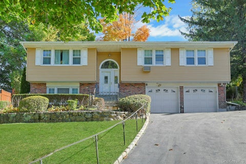 Photo of 43 Bainbridge Avenue, Thornwood, NY 10594 (MLS # 1061919)