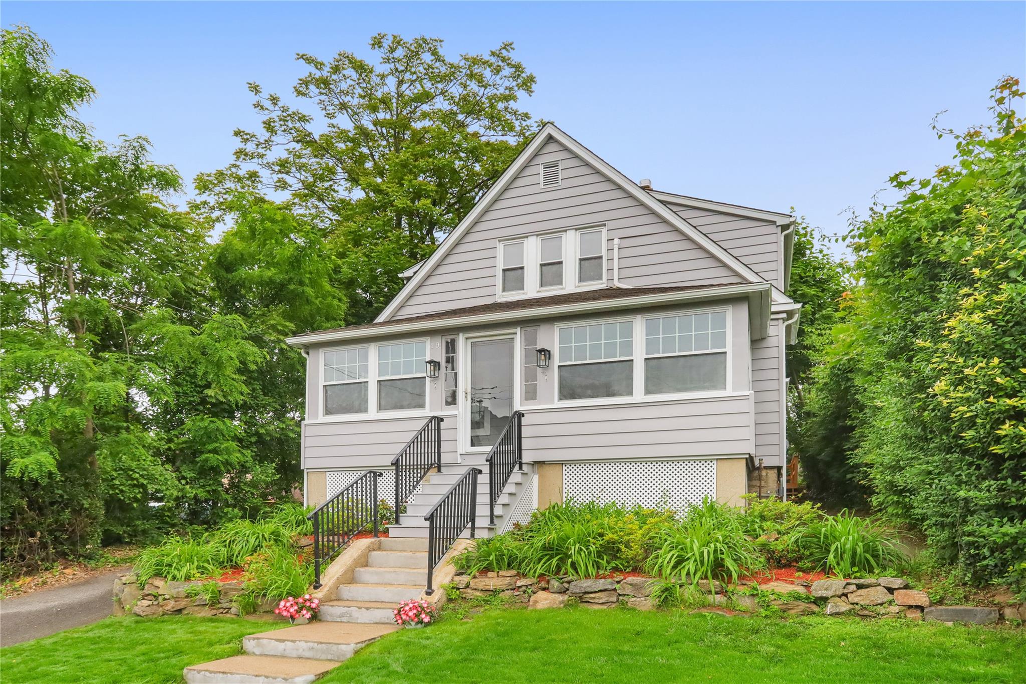 Rental Property at Deane Place, Larchmont, New York - Bedrooms: 4 
Bathrooms: 2 
Rooms: 7  - $6,000 MO.