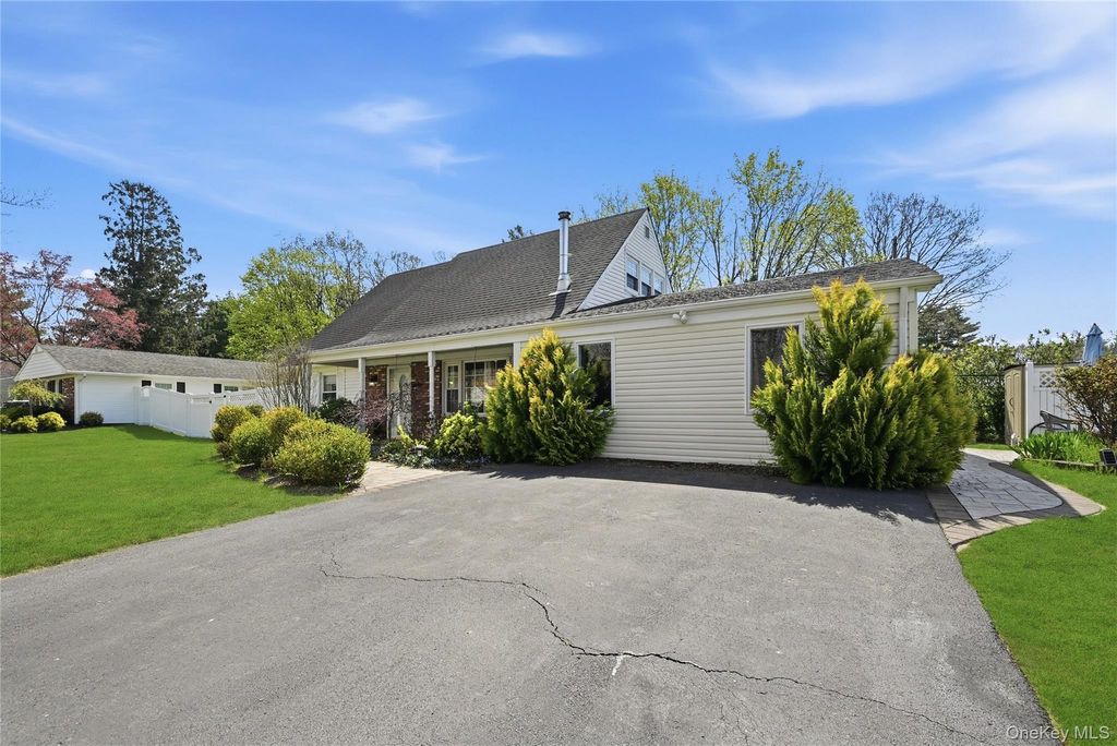 Photo of 18 Marwood Place, Stony Brook, NY 11790 (MLS # 987812)