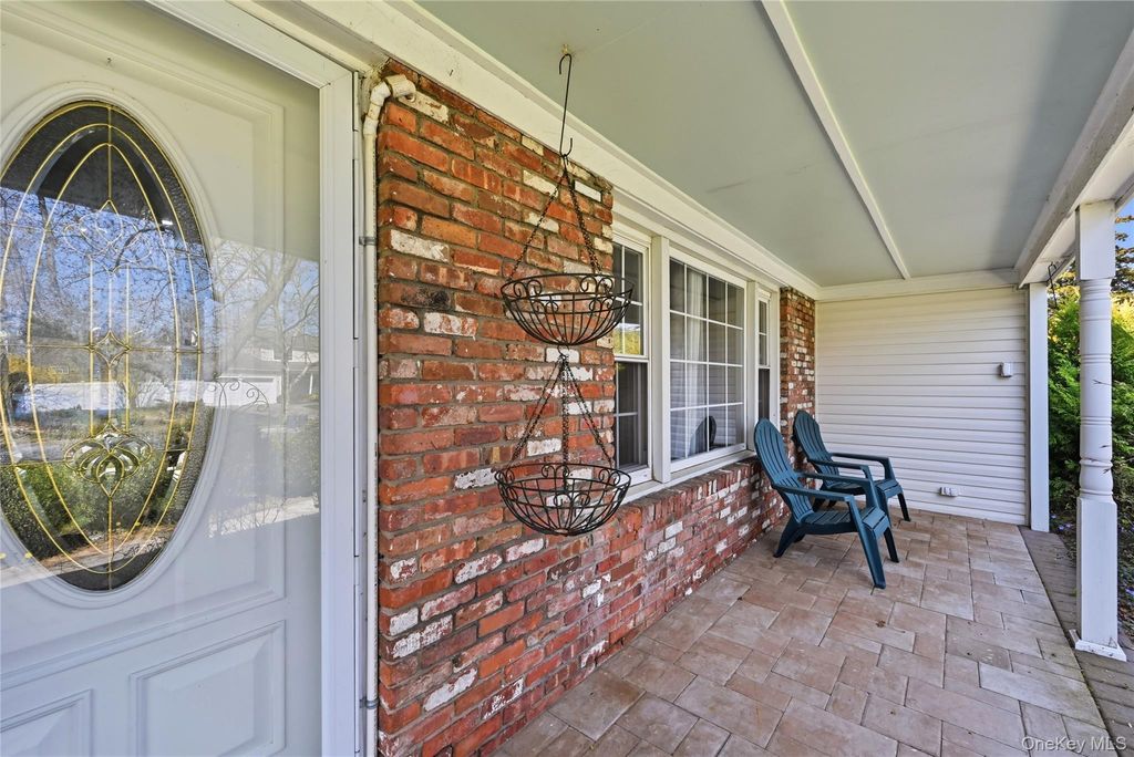 Photo of 18 Marwood Place, Stony Brook, NY 11790 (MLS # 987812)